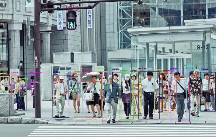 当社ではシーンに合わせてクラウドAIとエッジAIを使い分ける形で通行量計測をおこなえいます。 当社ではシーンに合わせてクラウドAIとエッジAIを使い分ける形で通行量計測をおこなえいます。