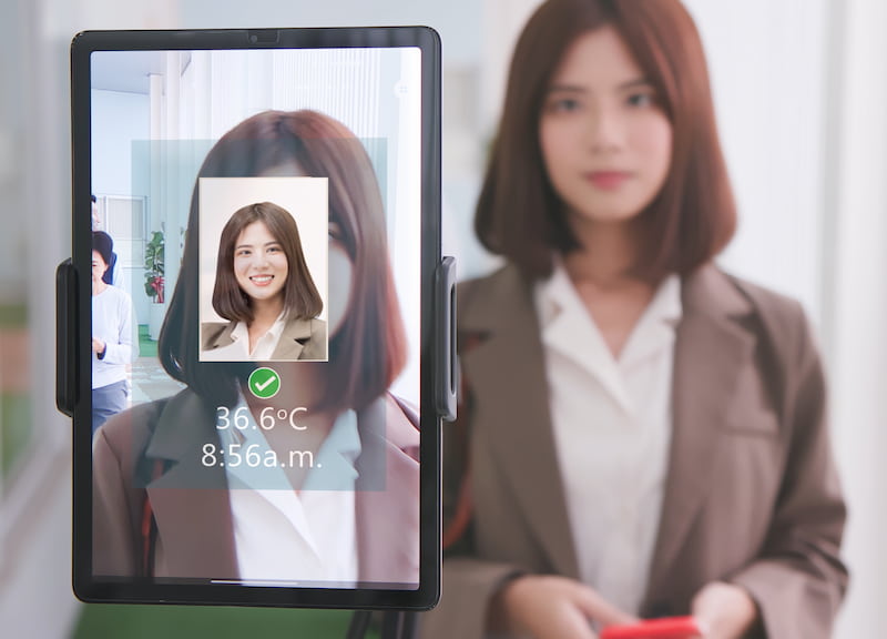 AIカメラを活用した顔認証 AIカメラを活用した顔認証